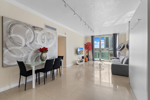 Penthouse w/ King Bed & Ocean View at Tides 2 Komffy Canada