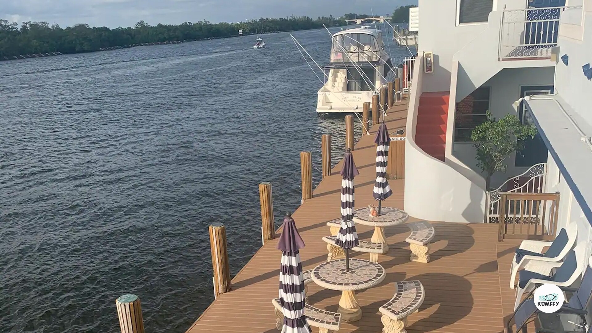 Komffy Studio Waterfront w/King Bed & Free Parking 20 Komffy