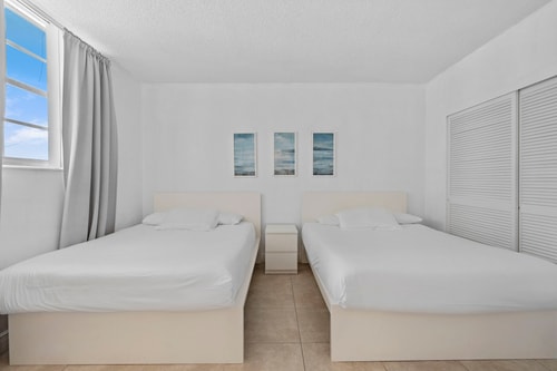 Komffy Apt w/2 Queen Beds & Canal View at Tides 42 Komffy