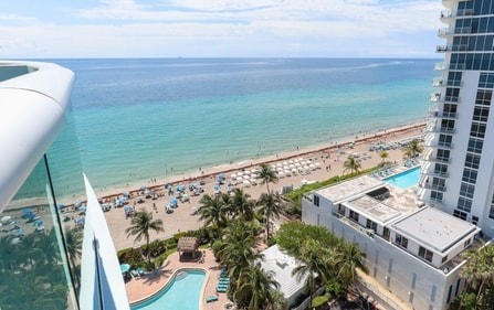 Penthouse w/Queen Bed & Ocean View at Tides 25 Komffy