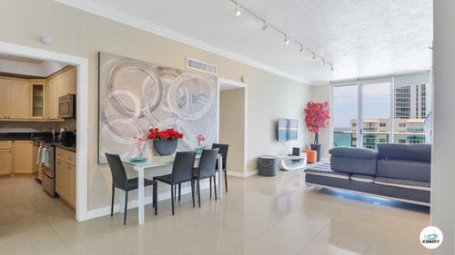 Komffy Penthouse w/ King Bed & Ocean View at Tides 4 Komffy