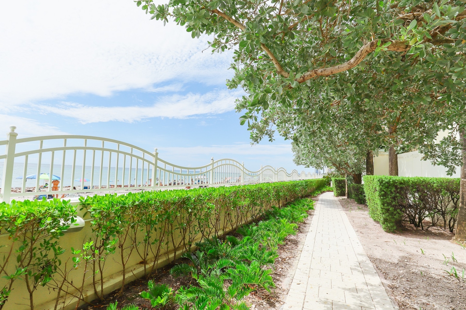 Apt w/2 Queen Beds & Canal View at Tides 23 Komffy
