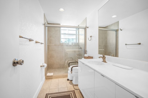 Beach apartment w/1 Bedroom, 2 Queen Beds at the Tides 15 Komffy