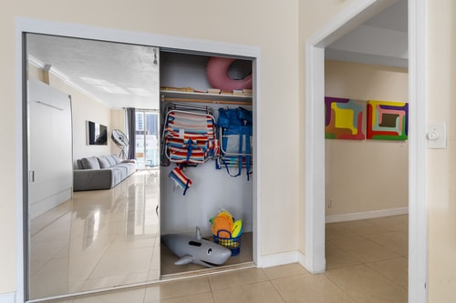 Penthouse w/ King Bed & Ocean View at Tides 22 Komffy Canada