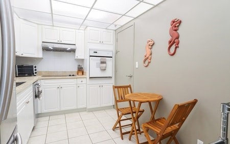 Penthouse w/Queen Bed & Ocean View at Tides 10 Komffy