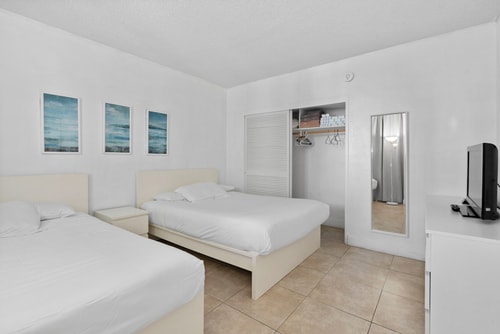 Komffy Apt w/2 Queen Beds & Canal View at Tides 41 Komffy