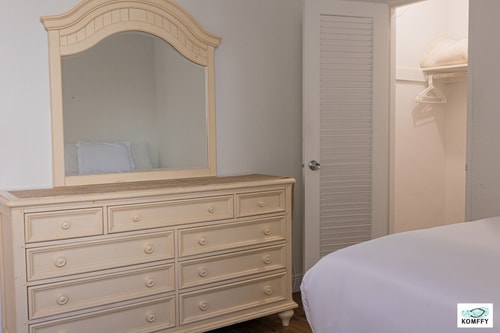Komffy Apt w/2 Queen Beds & Canal View at Tides 39 Komffy
