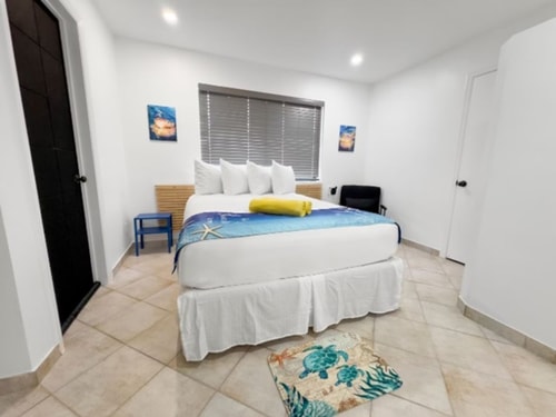 Queen Studio + Kitchenette | Beach Access 14 Komffy