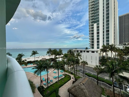 Home w/2 Queen beds & Ocean View (5th floor) | Tides 1 Komffy