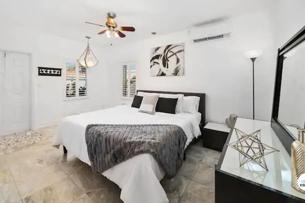 Waterside Studio w/ King bed - Hollywood 13 Komffy