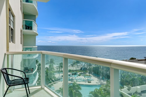 Apartment w/2 King Bed & OceanView at Tides 18 Komffy