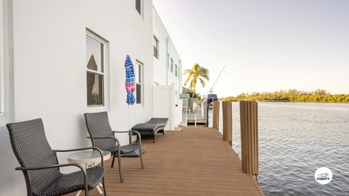 Komffy Waterfront Studio w/King Bed & Free Parking 17 Komffy