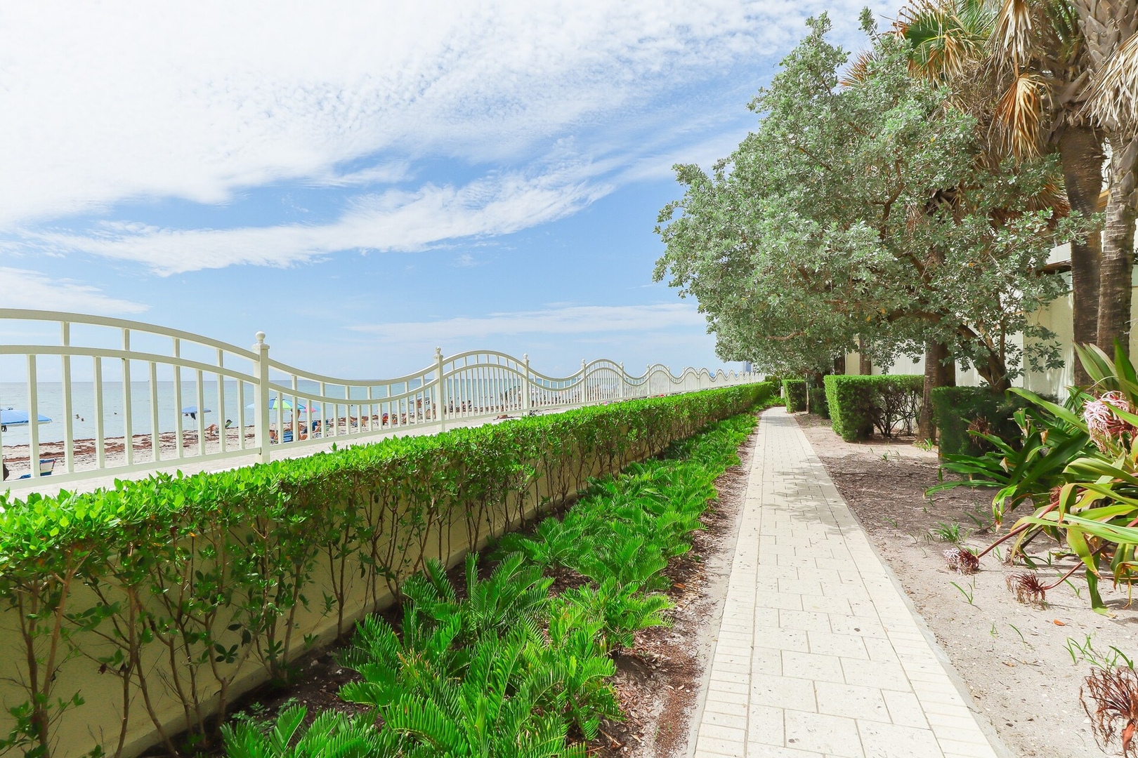 2Bed/2Bath, 4QueenBeds & OceanView at Tides 29 Komffy