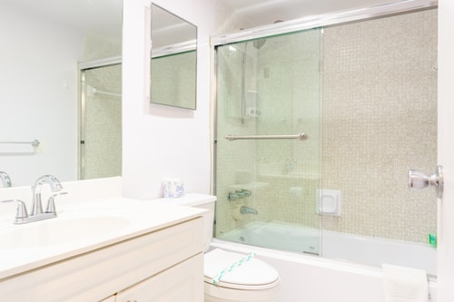 Komffy Apt w/2 Queen Beds & canal view at Tides 26 Komffy
