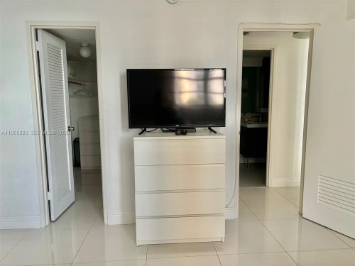 Home w/2 Queen beds & Ocean View (5th floor) | Tides 12 Komffy