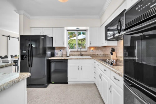 Lush 4 BED 2 BATH FLL 13 Komffy