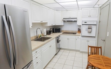 Penthouse w/Queen Bed & Ocean View at Tides 9 Komffy