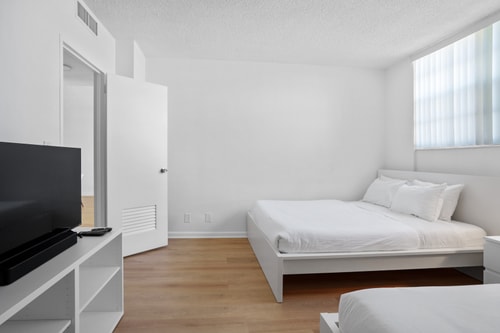 Condo w/2 Queen beds & Ocean View | Tides 21 Komffy