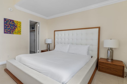 Penthouse w/ King Bed & Ocean View at Tides 16 Komffy Canada