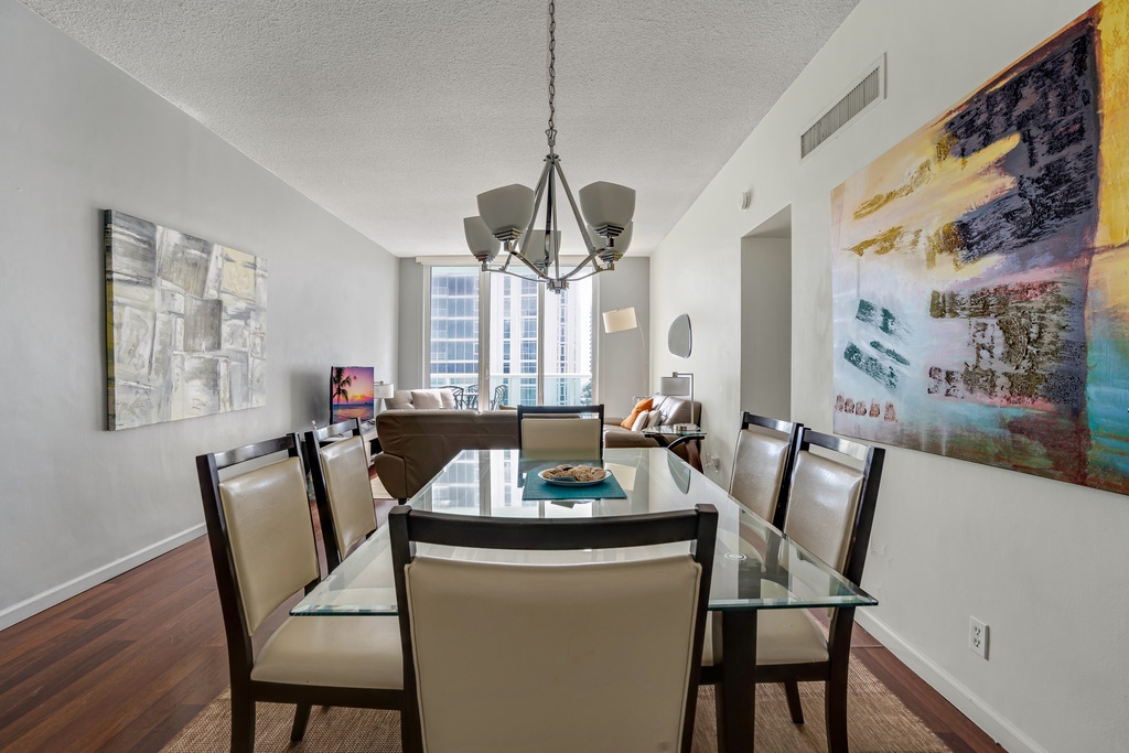 Penthouse w/Queen Bed & Ocean View at Tides 24 Komffy