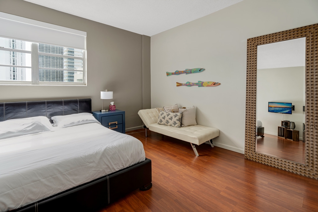 Penthouse w/Queen Bed & Ocean View at Tides 17 Komffy