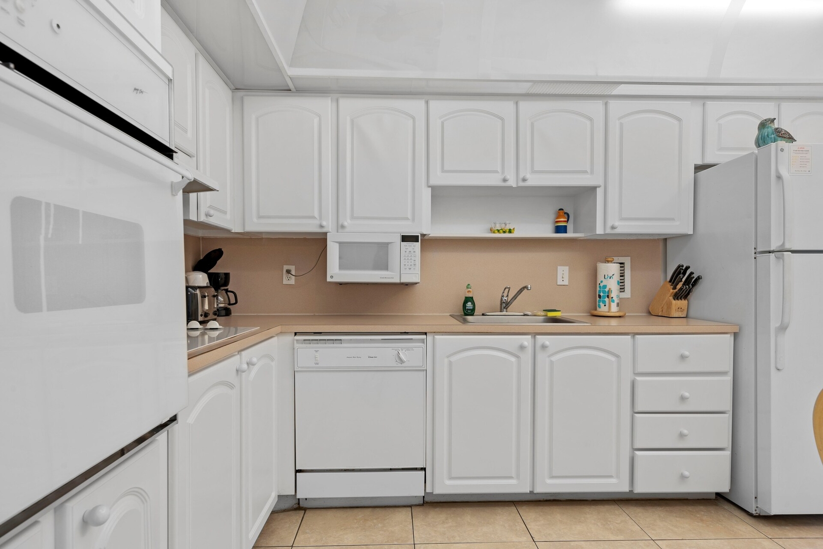 Apt w/2 Queen Beds & Canal View at Tides 8 Komffy
