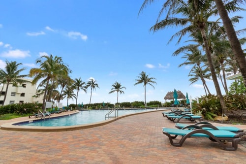 Komffy Condo w/2 Queen beds & Ocean View | Tides 17 Komffy