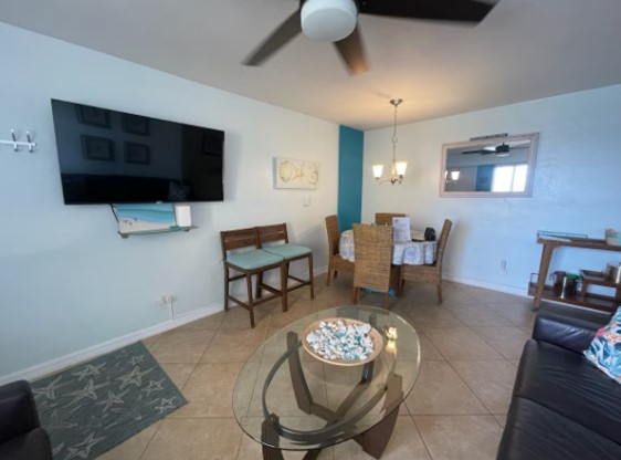 Modern Beachfront Suite at Hollywood Broadwalk 4 Komffy
