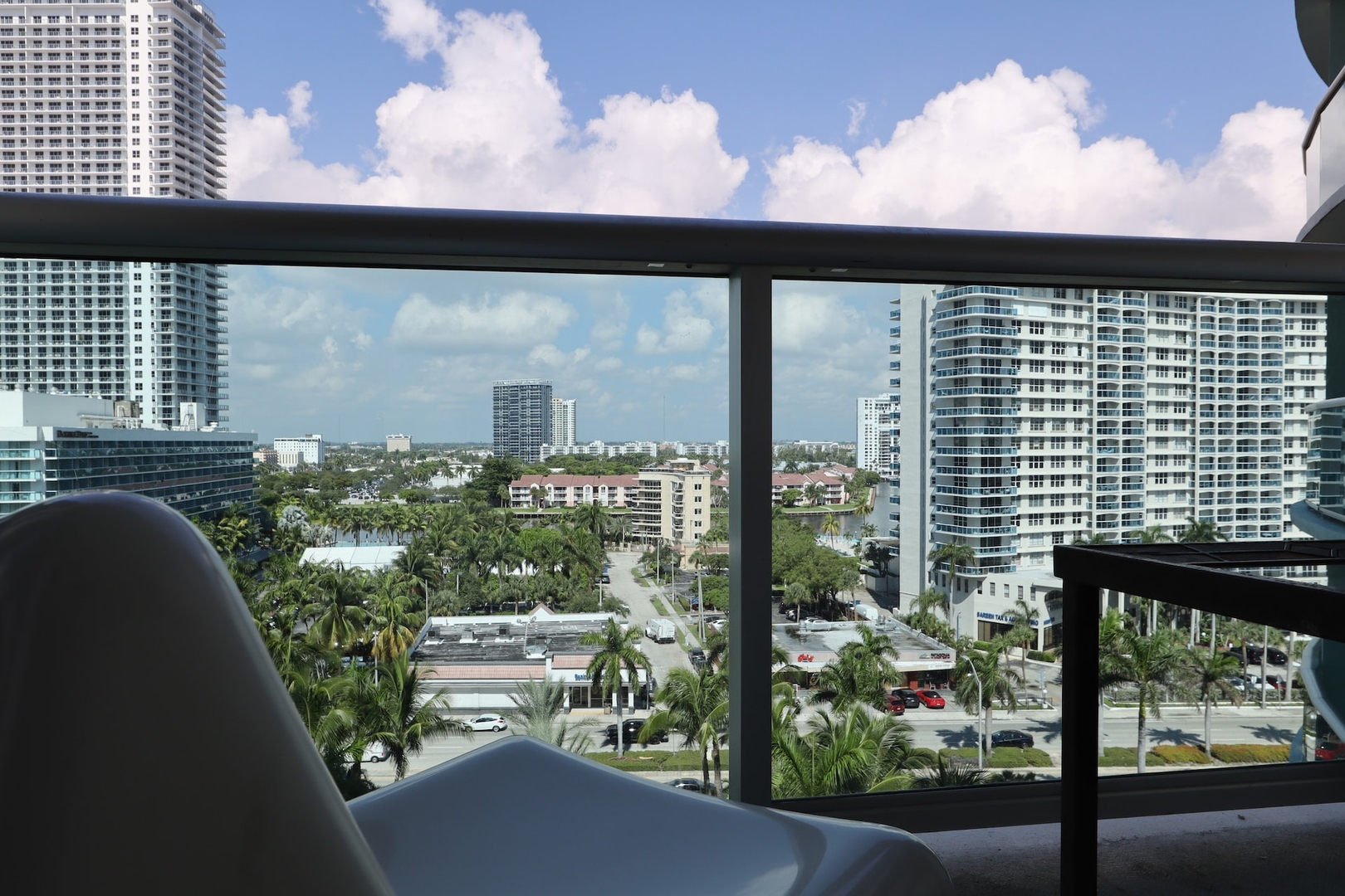 Apt w/2 Queen Beds & Canal View at Tides 6 Komffy