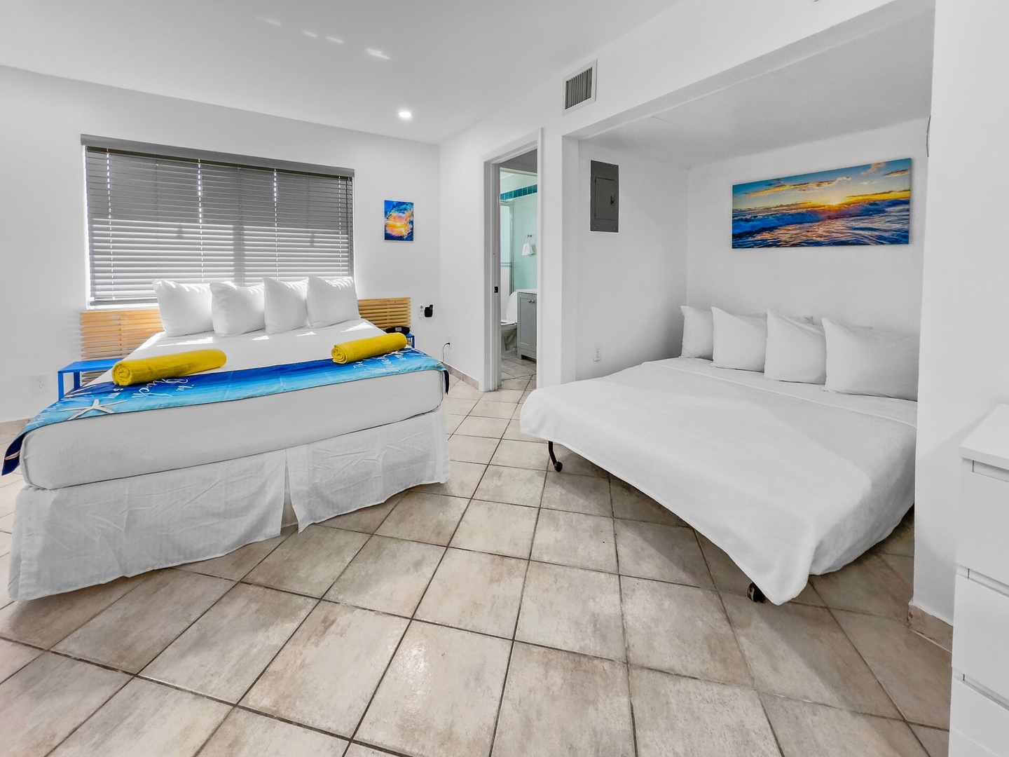 Modern Queen Studio +  Kitchen | Wi-Fi 1 Hollywood Sunrise Hotel