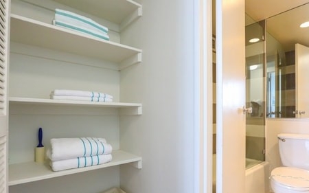 Penthouse w/Queen Bed & Ocean View at Tides 23 Komffy