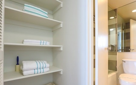 Penthouse w/Queen Bed & Ocean View at Tides 23 Komffy