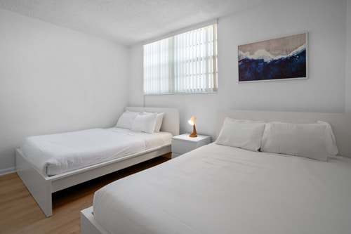 Condo w/2 Queen beds & Ocean View | Tides 19 Komffy