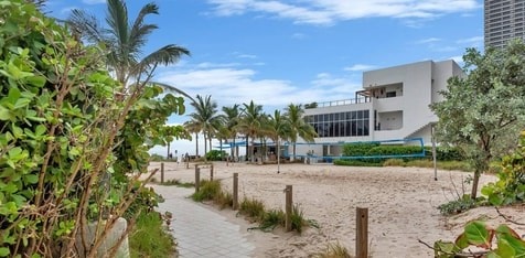 Beach home 1Bed/1.5Bath w/King bed at Sian 4 Komffy