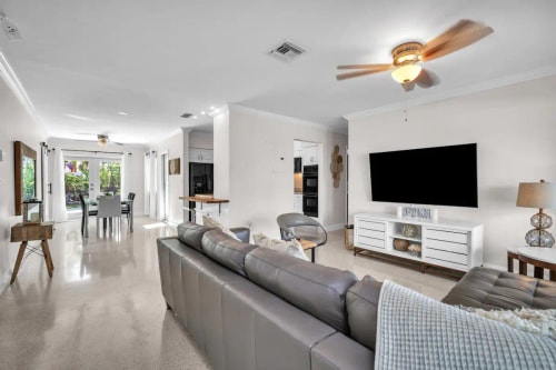 Lush 4 BED 2 BATH FLL 15 Komffy