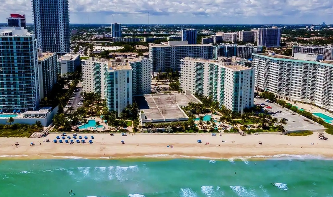 2Bed/2Bath, 4QueenBeds & OceanView at Tides 28 Komffy