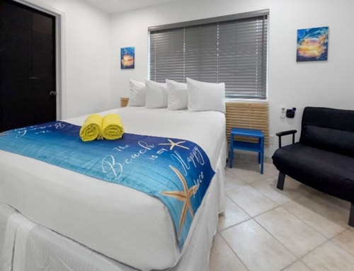 Queen Studio + Kitchenette | Beach Access 13 Komffy