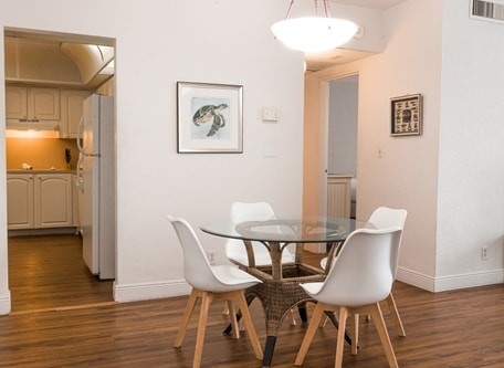 Komffy Apt w/2 Queen Beds & Canal View at Tides 10 Komffy