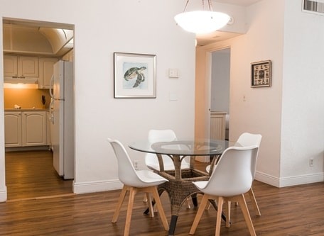 Komffy Apt w/2 Queen Beds & Canal View at Tides 10 Komffy