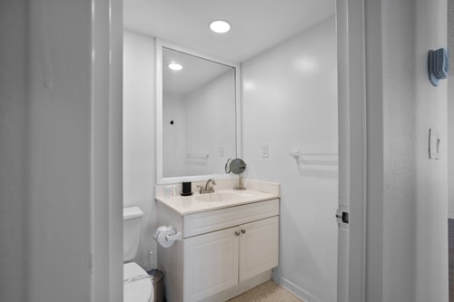 Condo w/2 Queen beds & Ocean View | Tides 26 Komffy