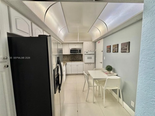 Home w/2 Queen beds & Ocean View (5th floor) | Tides 9 Komffy