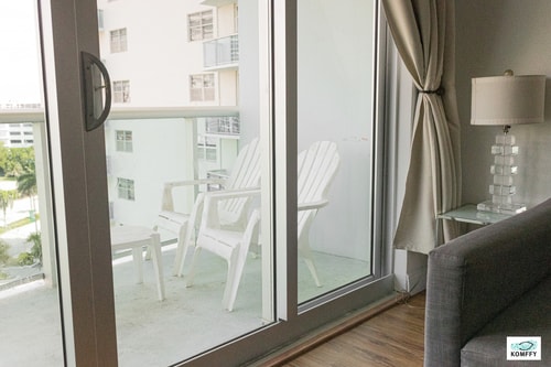Komffy Apt w/2 Queen Beds & Canal View at Tides 21 Komffy Canada