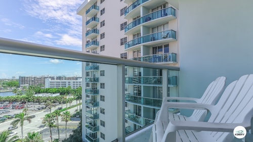 Komffy Apt w/2 Queen Beds & Canal View at Tides 7 Komffy