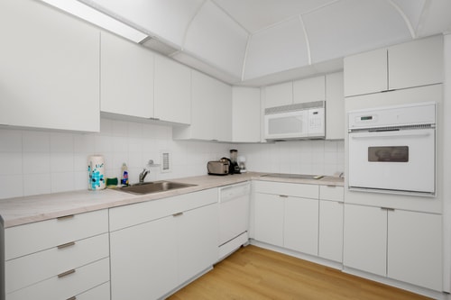 Condo w/2 Queen beds & Ocean View | Tides 11 Komffy