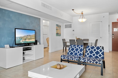 Komffy Apt w/2 Queen Beds & Canal View at Tides 39 Komffy