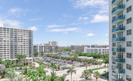 Komffy Apt w/2 Queen Beds & Canal View at Tides 21 Komffy