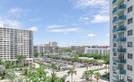 Komffy Apt w/2 Queen Beds & Canal View at Tides 21 Komffy