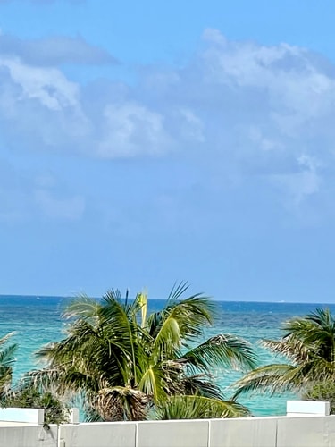 Condo w/2 Queen beds & Ocean View | Tides 10 Komffy