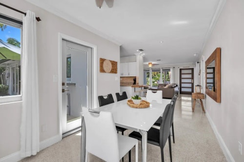 Lush 4 BED 2 BATH FLL 8 Komffy