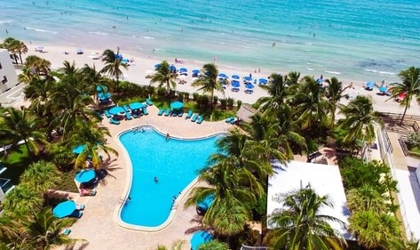 Suite 4-Camas Queen, 2 Baños en Tides Resort Komffy